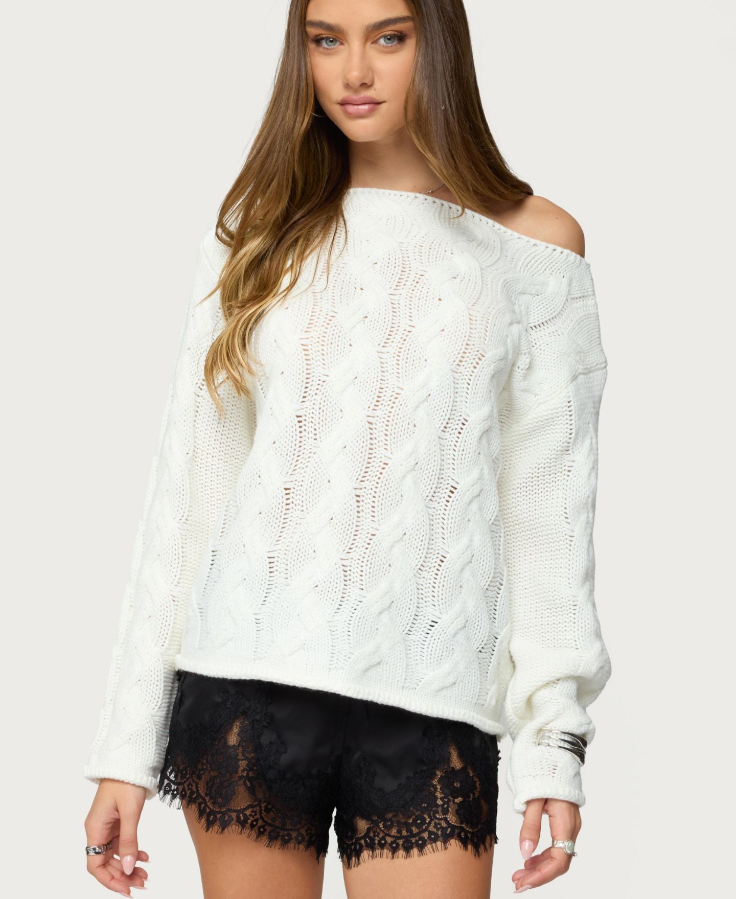 Женский свитер Edikted Nellie Off Shoulder Cable Knit, цвет: Кремовый — фото 1