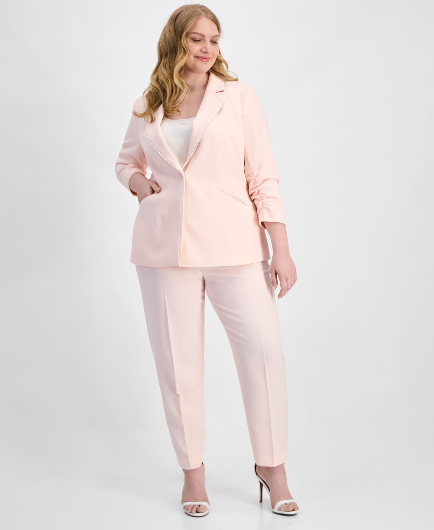 Женский пиджак Tahari ASL Plus Size Faux-Pearl-Trim Ruched-Sleeve Blazer, цвет: Чайный розовый — фото 2