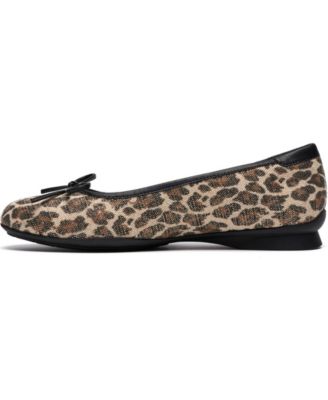 Women's Jazmynn Bow Round Toe Flats