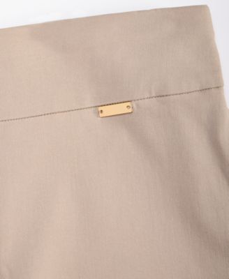 Petite Tummy-Control Pull-On Capri Pants