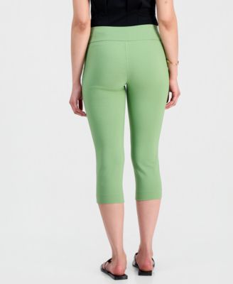 Petite Tummy-Control Pull-On Capri Pants