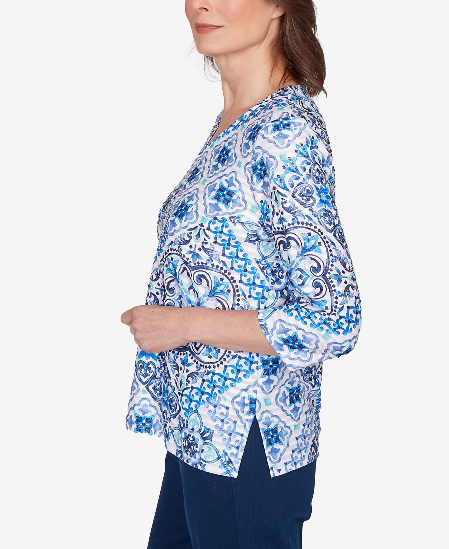 Женский топ Alfred Dunner Petite Mykonos Aegean Tile V-Neck, цвет: Синий — фото 4