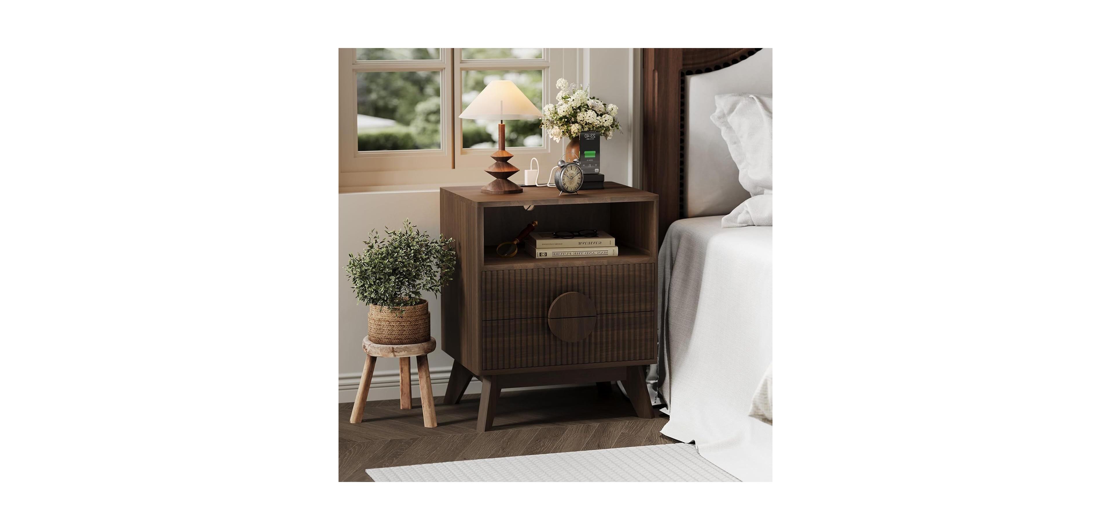 gaomon 1PC Walnut Brown Fluted Wood Nightstand, Bedroom Bedside Table with Usb Charging Station