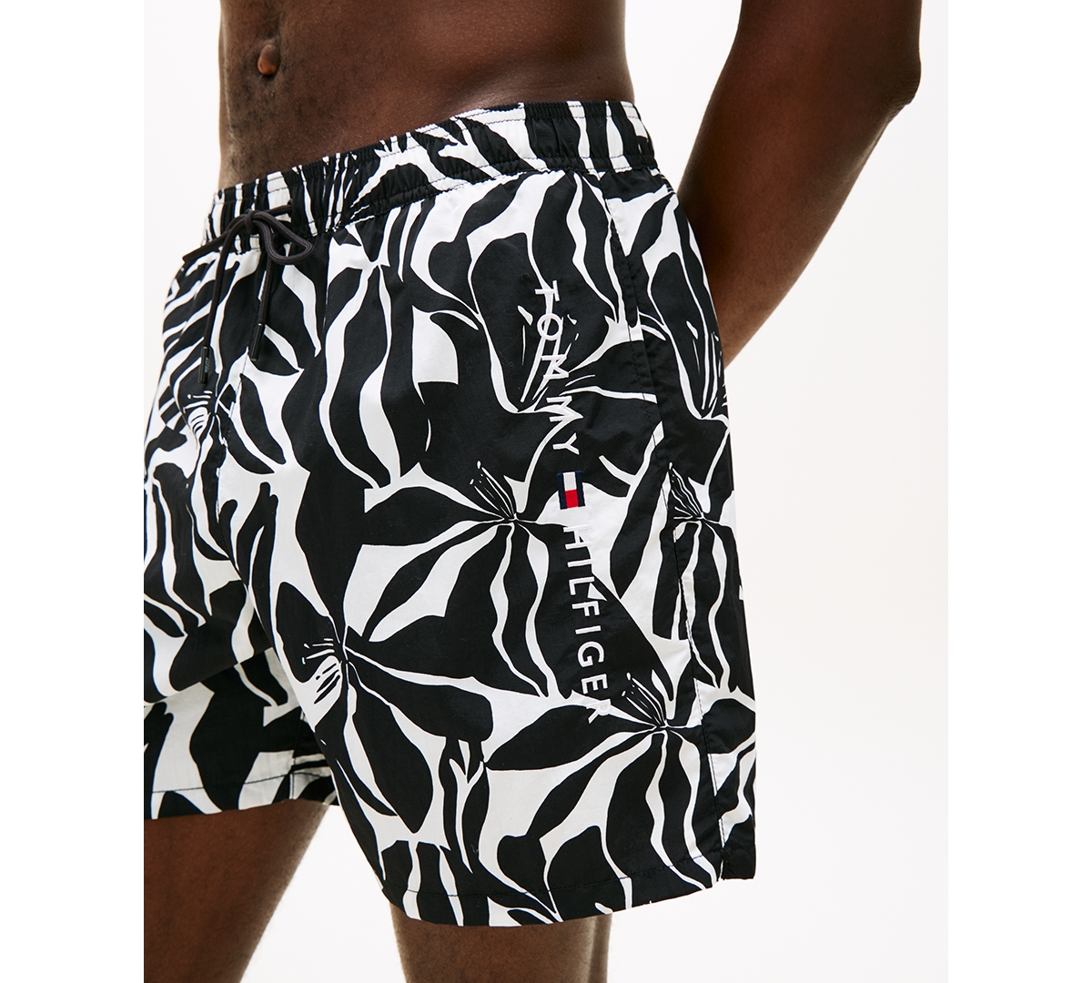 Tommy Hilfiger Men's Medium Drawstring 5" Swim Trunks