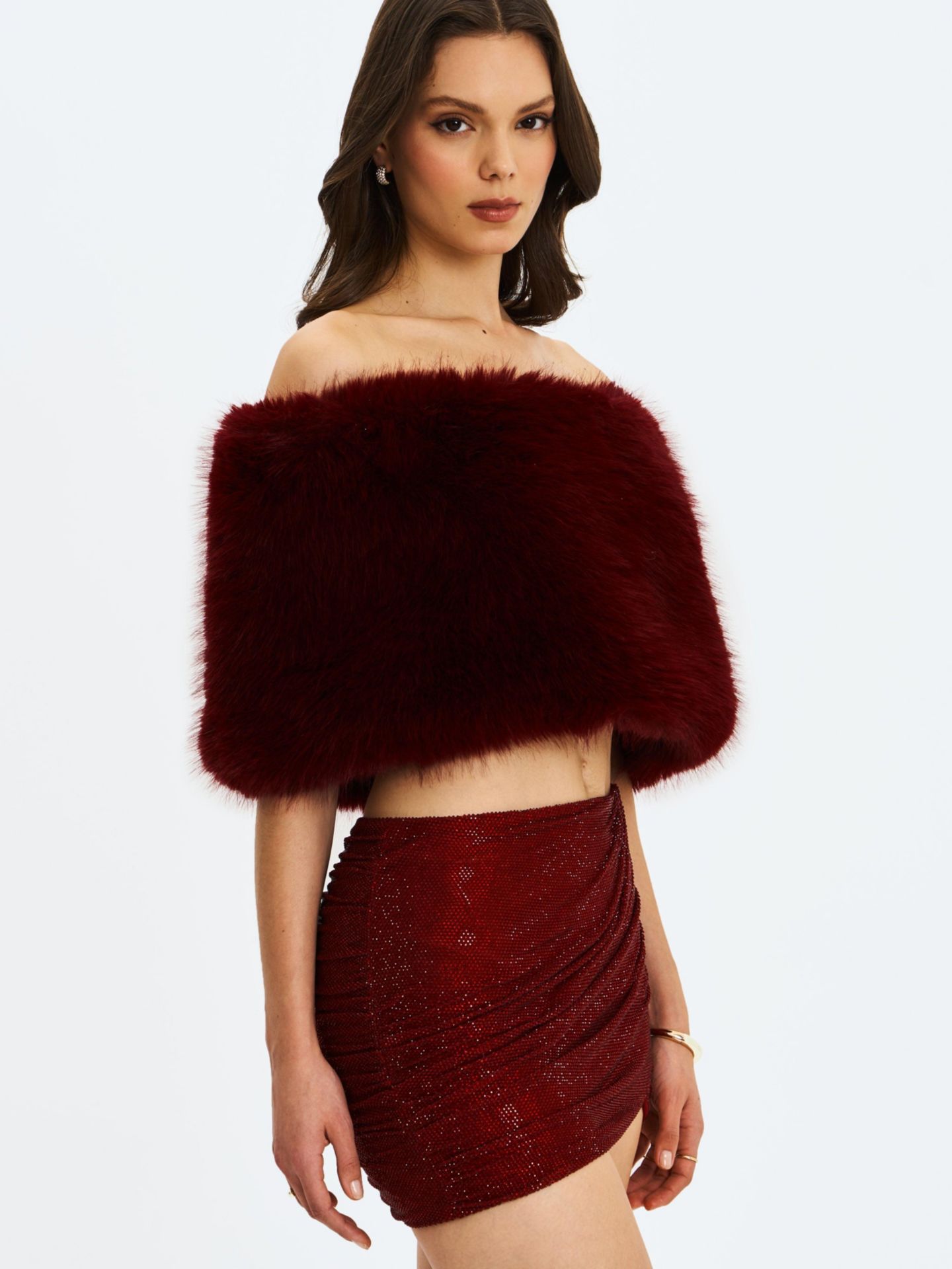 Женский топ Miss Circle Darla Burgundy Faux Fur Off-Shoulder Cropped, цвет: Бордовый — фото 7
