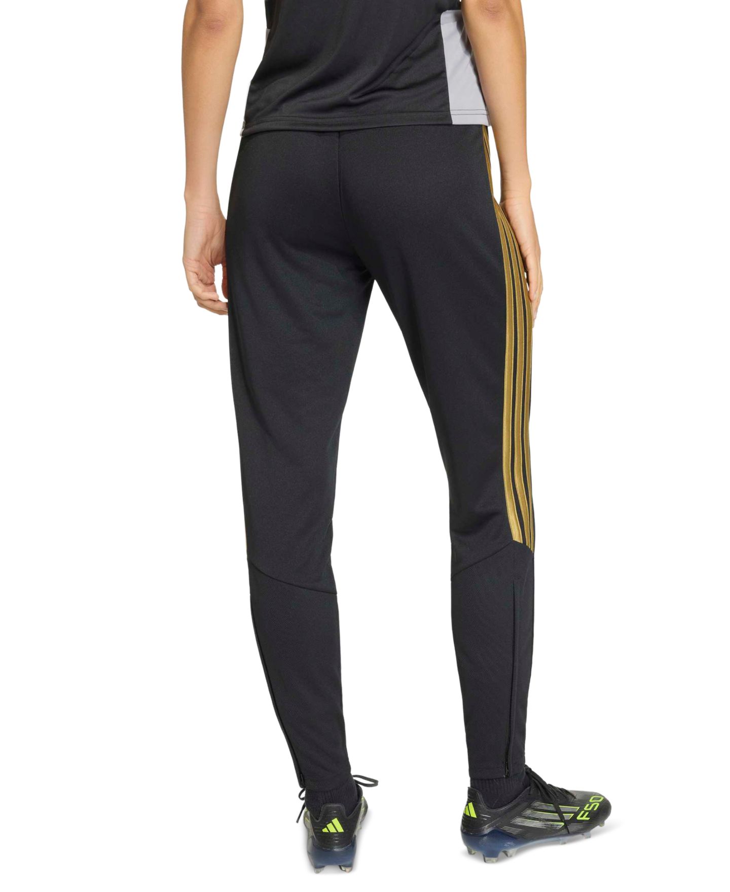 Женские брюки adidas Tiro 26 Training Regular Fit, цвет: Чёрный / Тёмный золотой — фото 3