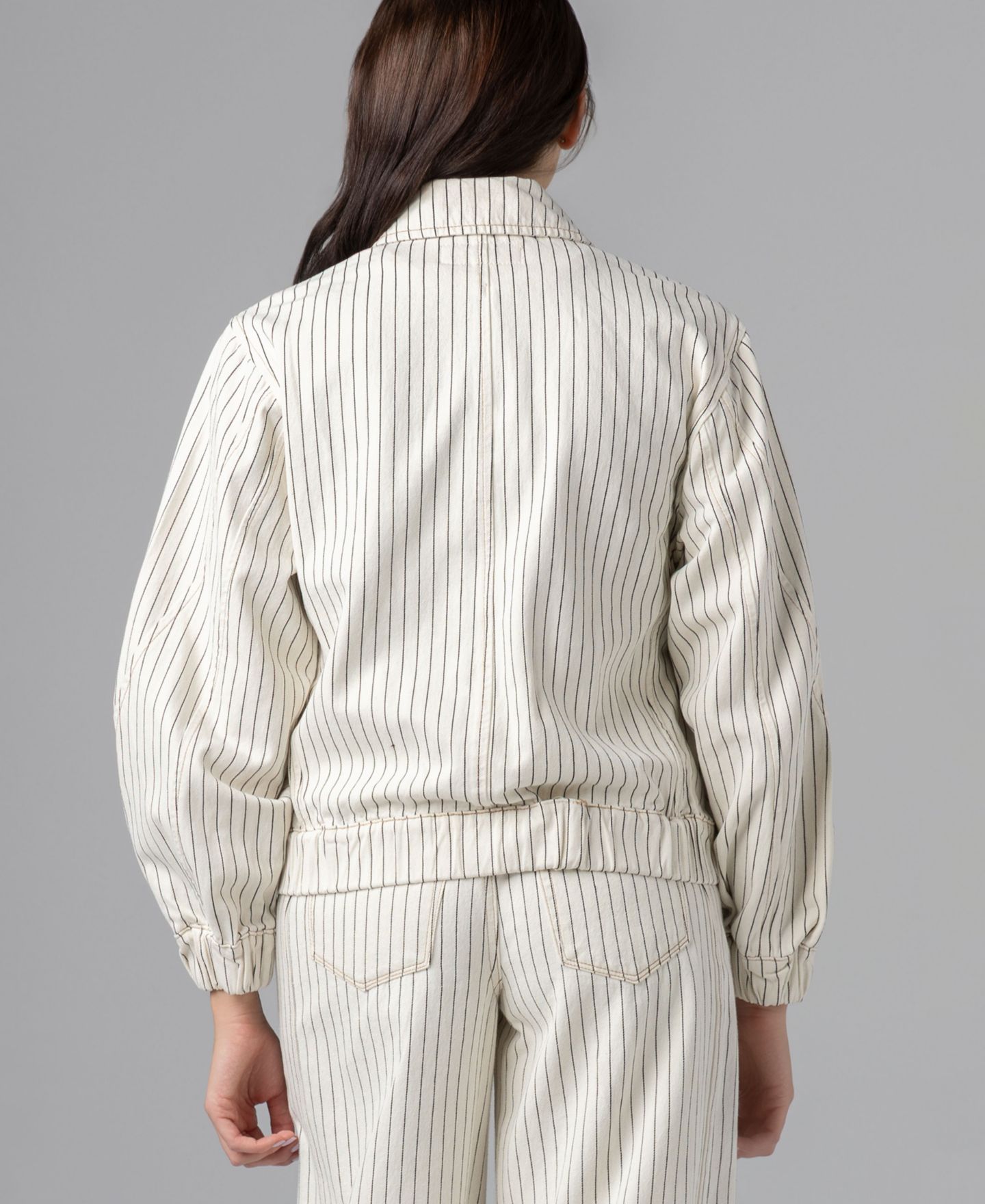 Женская куртка Blank NYC Rail Road Stripe Collared Bomber, цвет: Молочный — фото 4