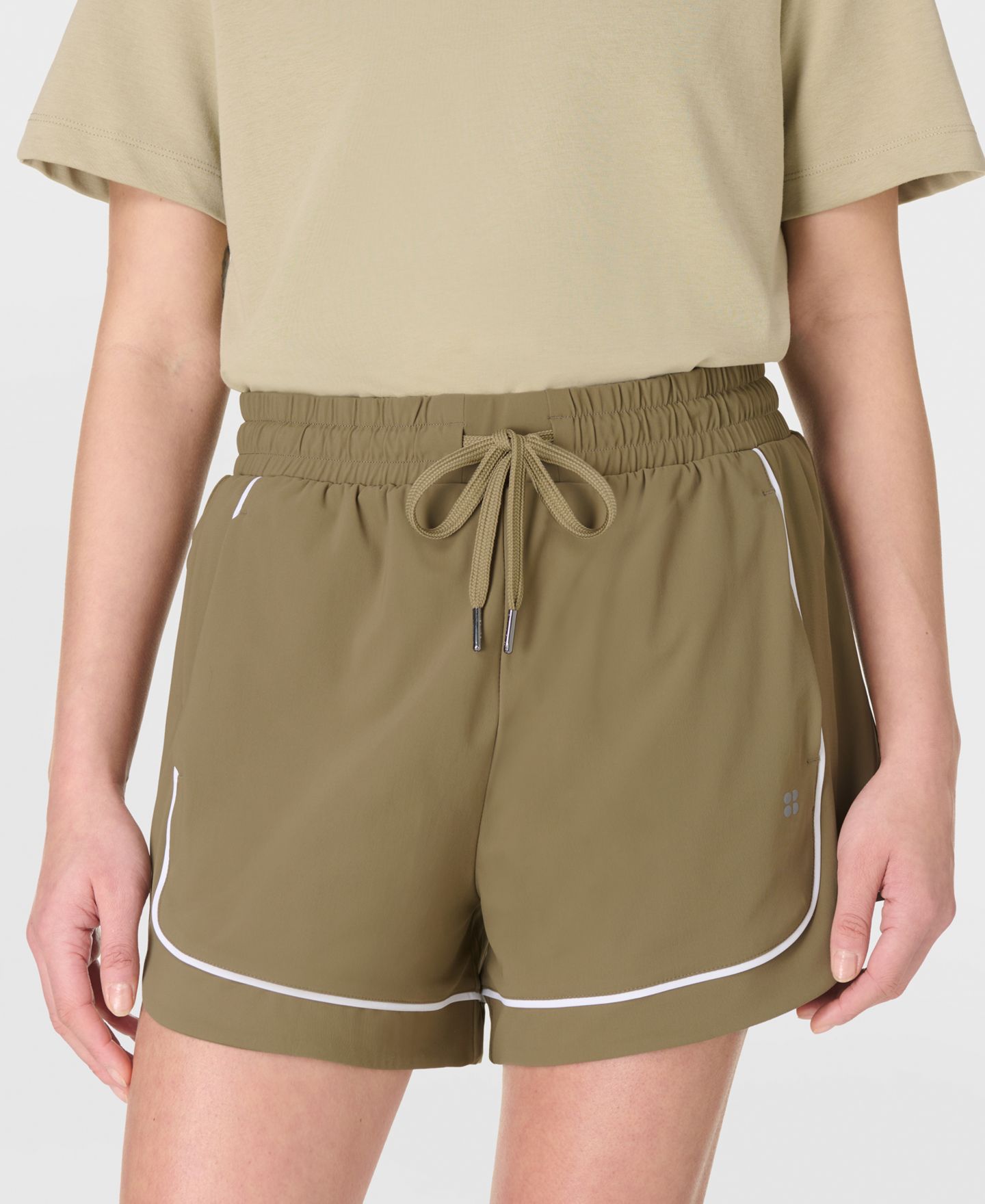 Женские шорты Sweaty Betty Regular-Fit Explorer, цвет: Зелёный — фото 1