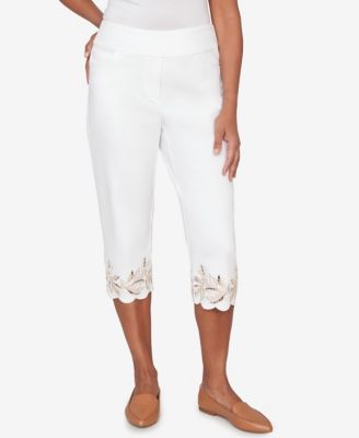 Women's  Natural Wonder Leaf Cut Out Super Stretch Denim Capri Jeans