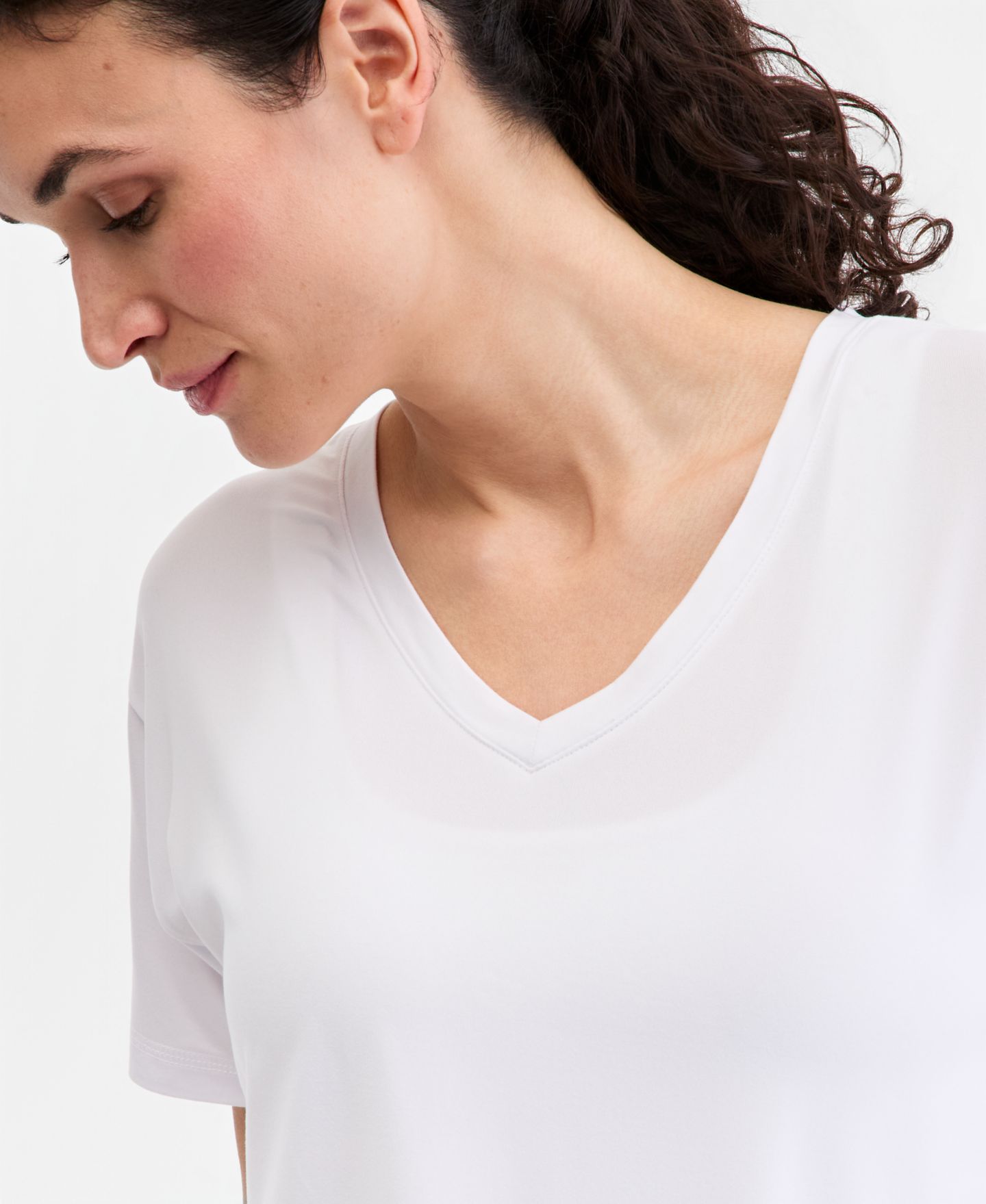Женская футболка ID Ideology V-Neck Short-Sleeve Performance, цвет: Яркий белый — фото 3