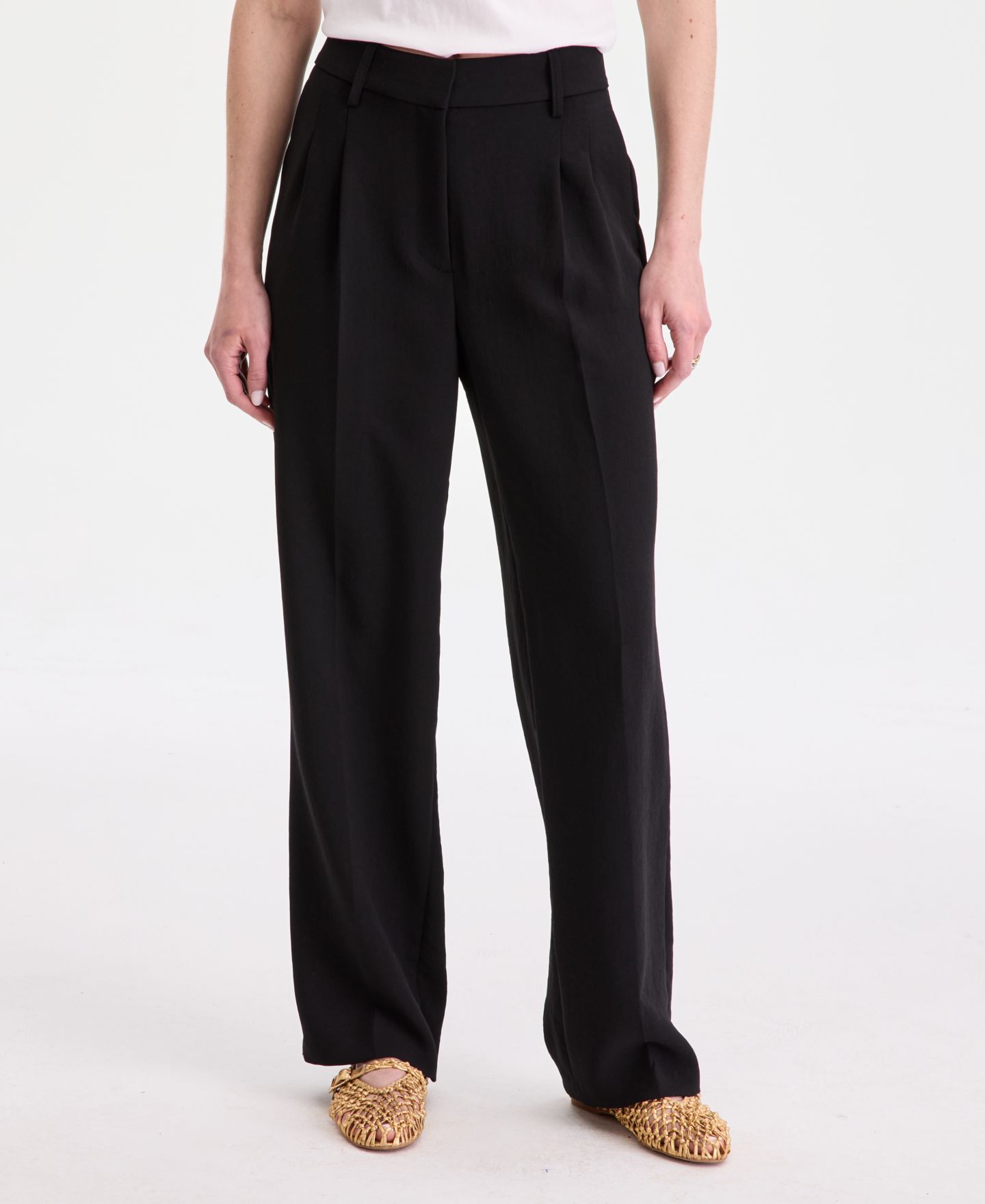 Женские брюки On 34th High-Rise Polished Crepe Pleated Wide-Leg Trousers, цвет: Глубокий чёрный — фото 4