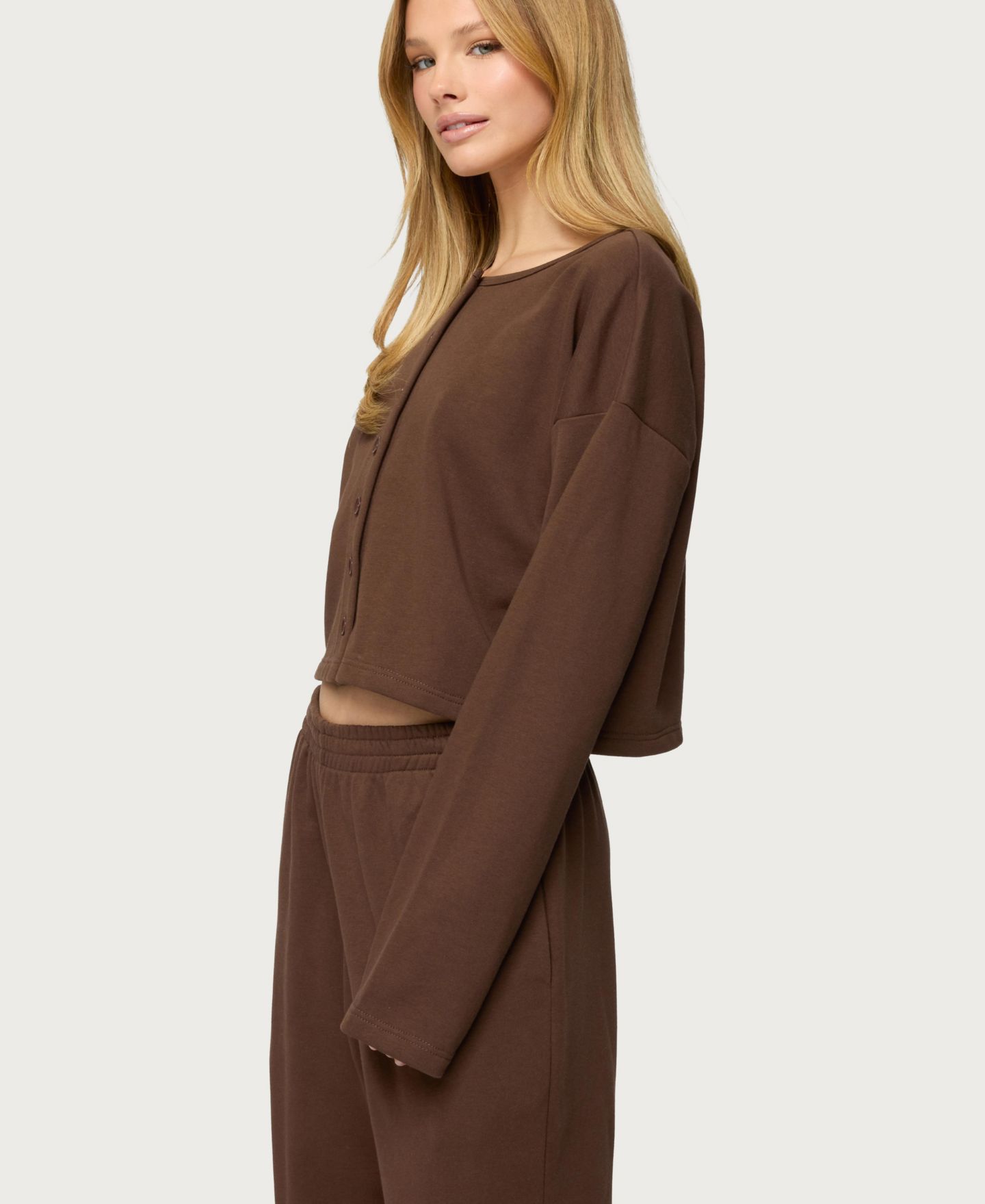 Женский свитшот Edikted Binah Oversized French Terry Button Up, цвет: Тёмный коричневый — фото 4