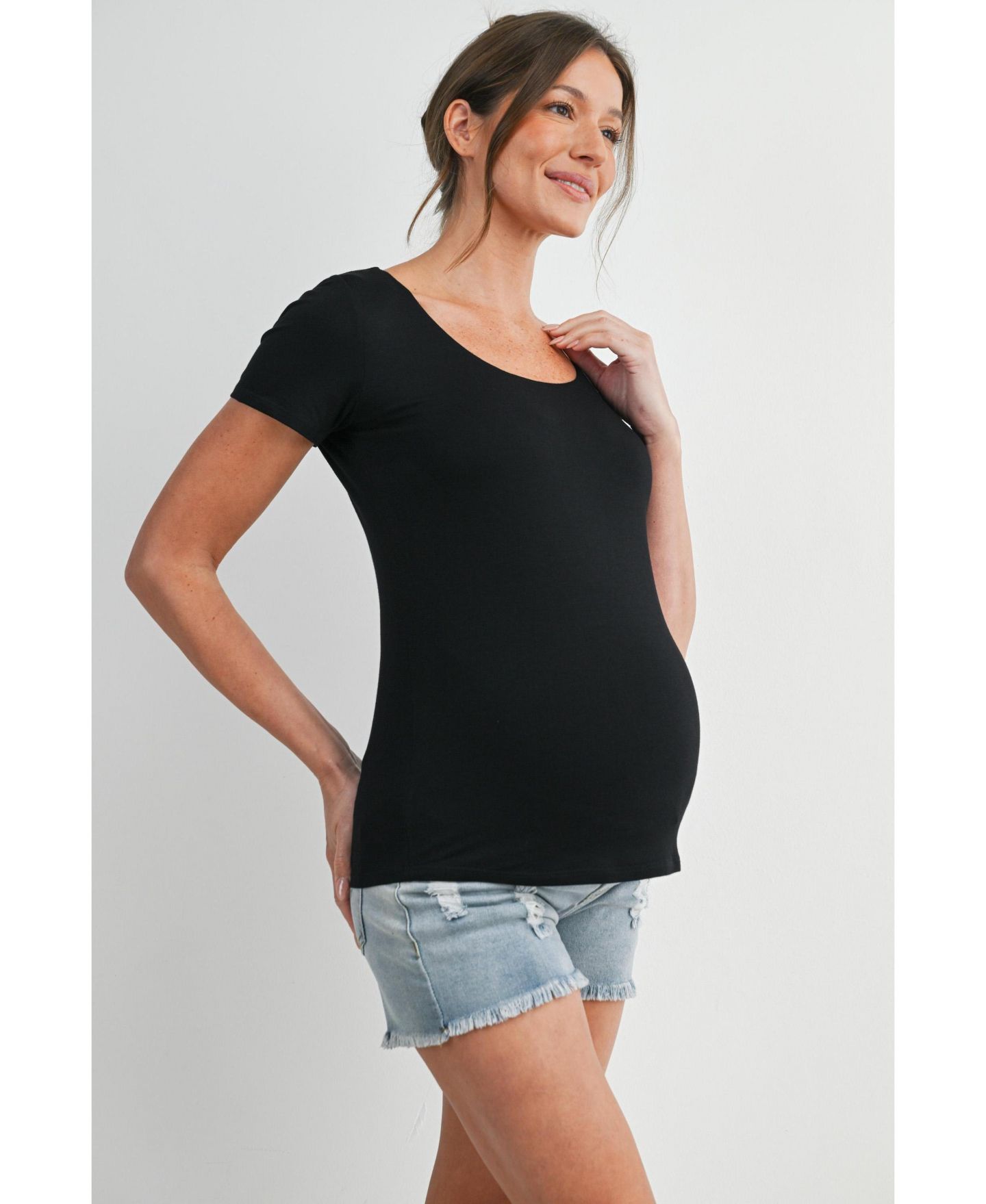 Женская футболка Hello Miz Maternity Scoop Neck Short-Sleeve Fitted, цвет: Чёрный — фото 2