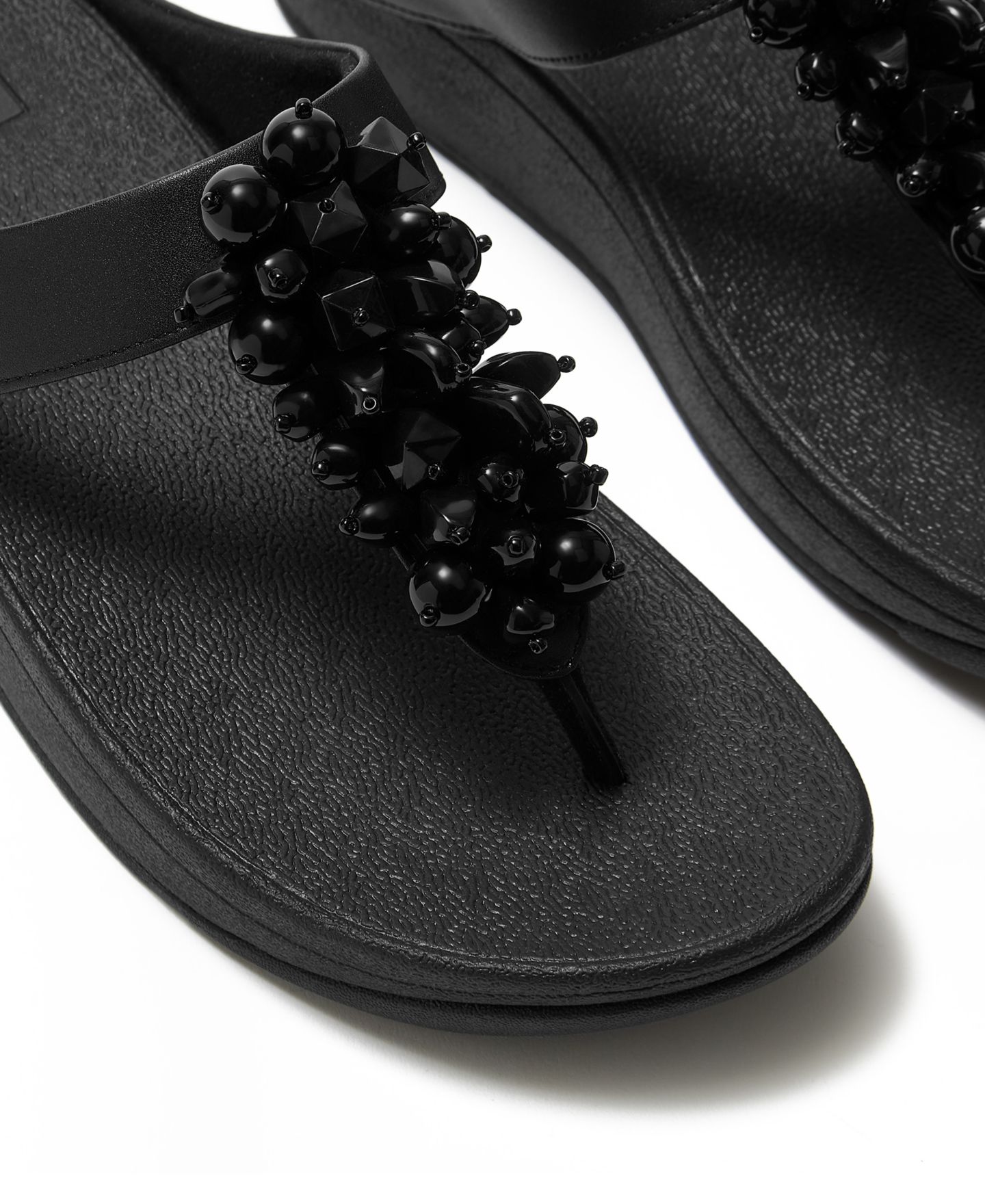 Женские сандалии FitFlop Fino Bead Cluster Toe Post Slip-On, цвет: Чёрный — фото 5