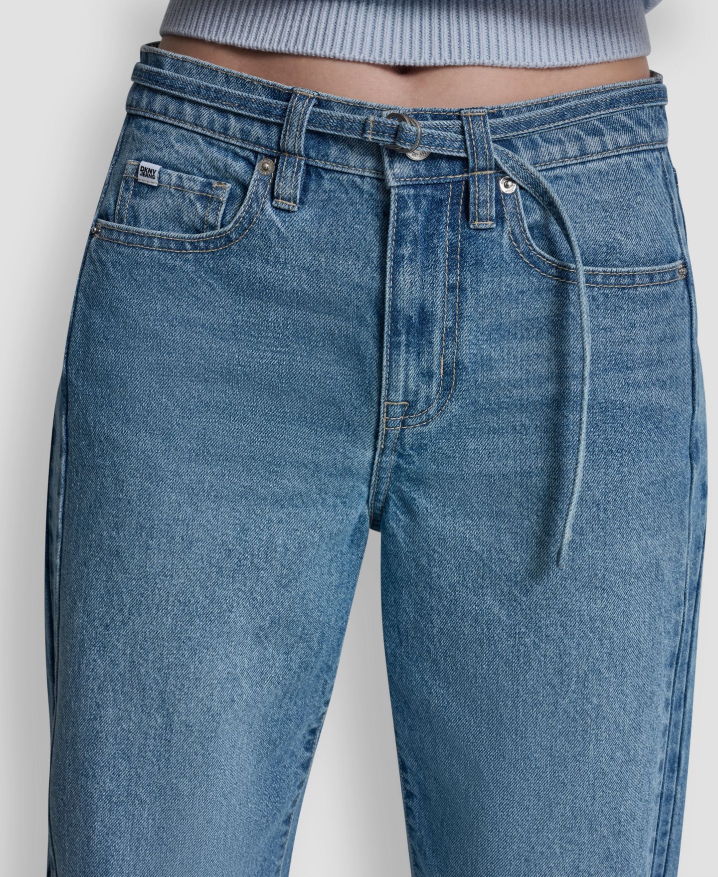 Женские джинсы DKNY Jeans Mid-Rise Forward Seamed Barrel Jeans With Self-Belt, цвет: Waterford — фото 4