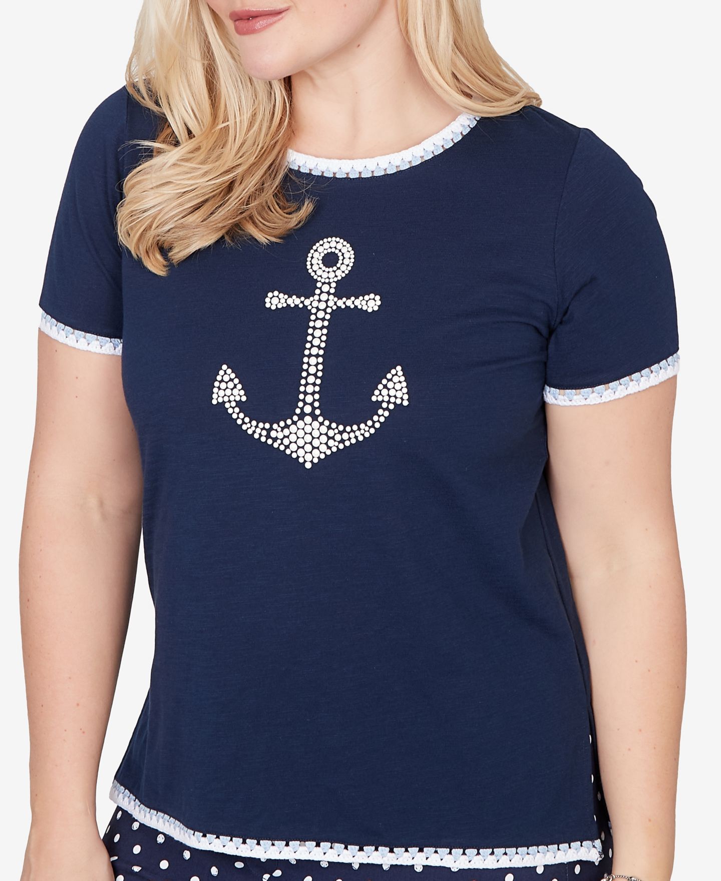 Женская футболка Alfred Dunner Petite Port Side Pearl Anchor Graphic, цвет: Тёмно-синий — фото 2