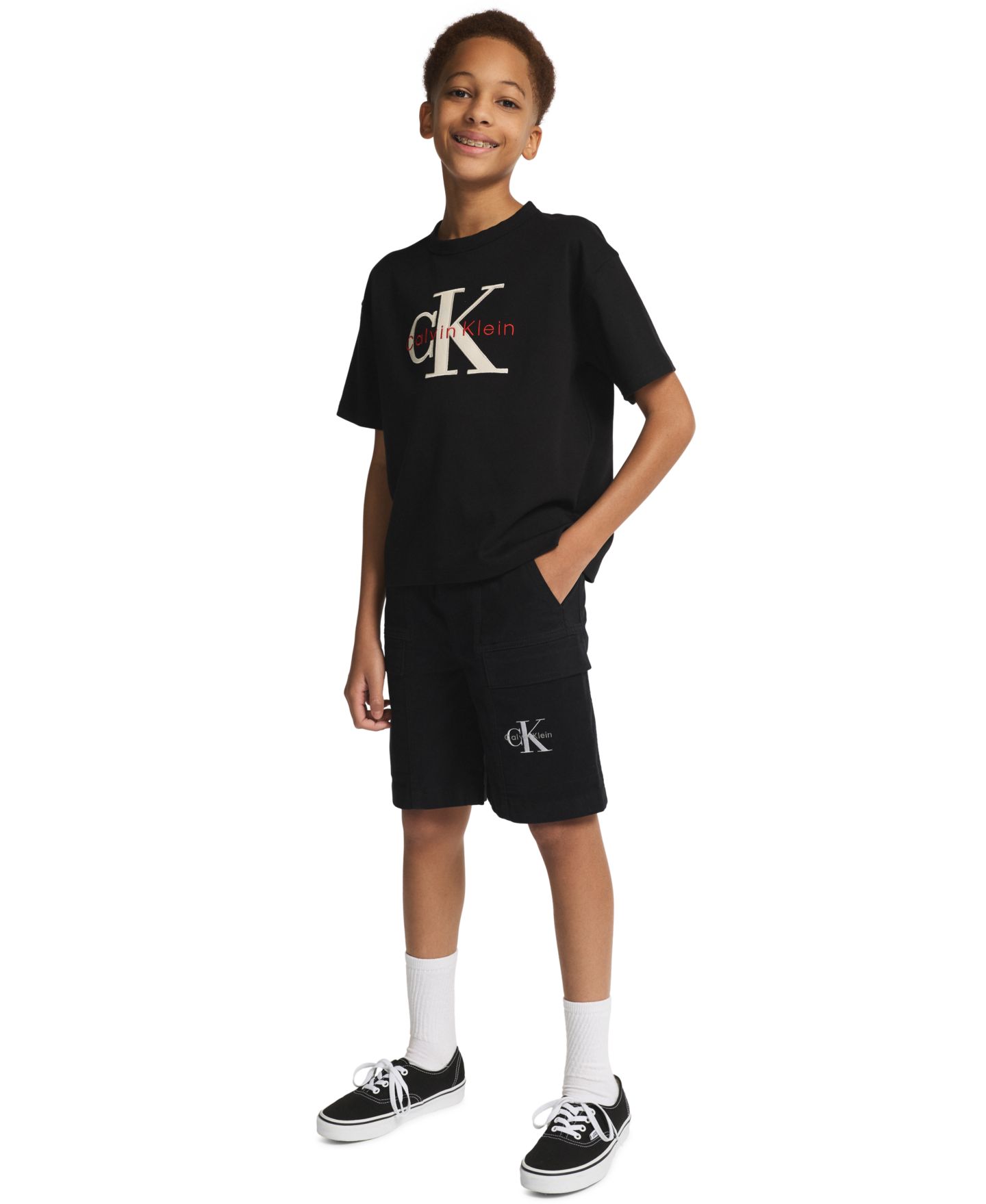 Футболка Calvin Klein Mesh Applique Short-Sleeve для мальчиков, цвет: Чёрный — фото 2