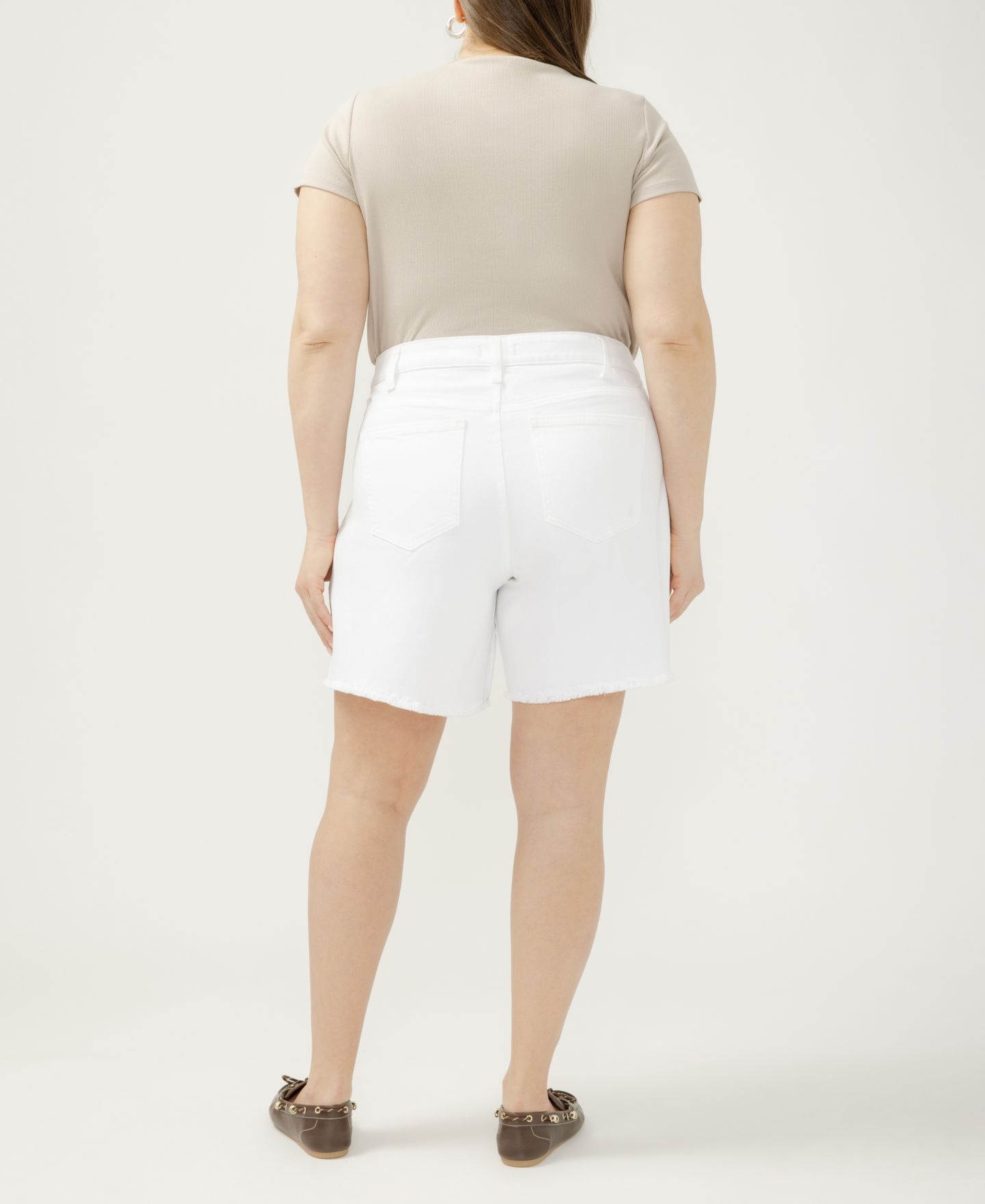 Женские шорты Silver Jeans Co. Plus Size Suki Curvy Fit Mid-Thigh, цвет: Белый — фото 5