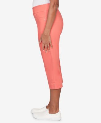 Petite Smooth Waist Easy Pull-On Capri Pants