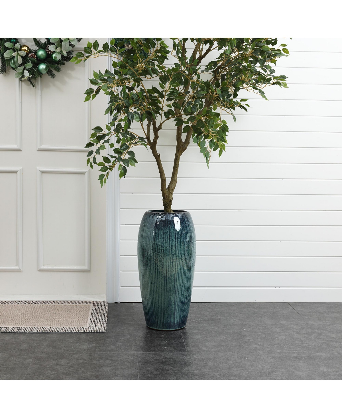 LuxenHome 23-Inch Tall Ceramic Planter