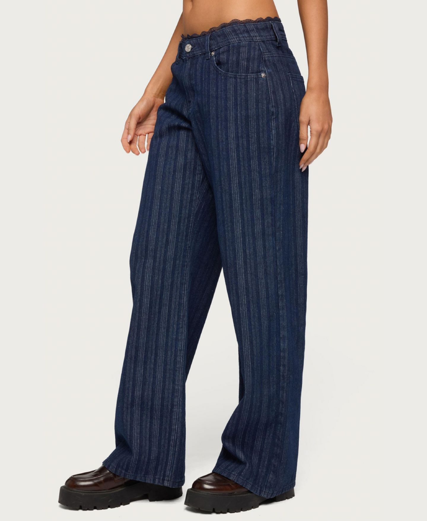 Женские джинсы Edikted Lace Trim Striped Low Rise Baggy, цвет: Синий — фото 4