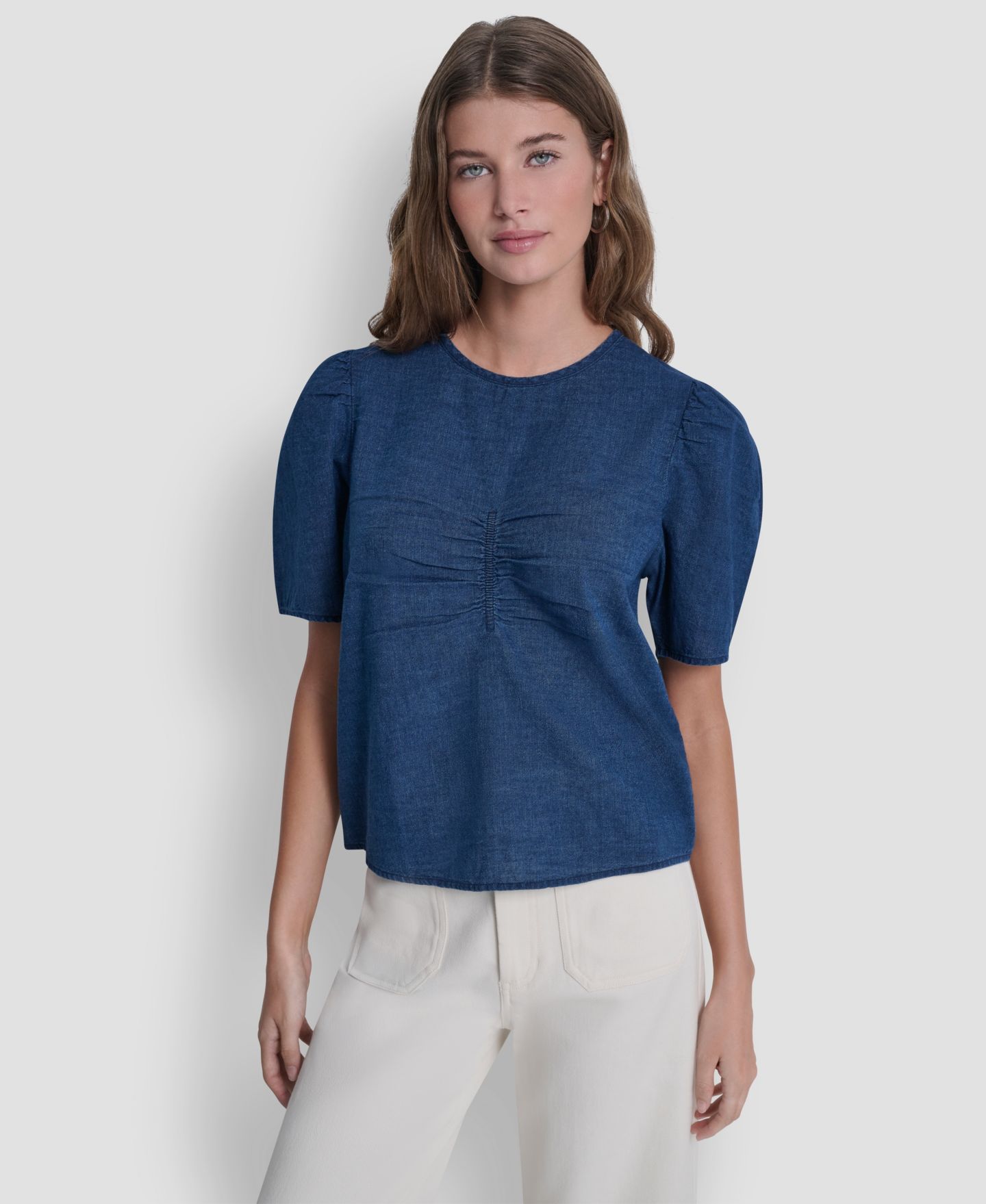 Женская рубашка DKNY Jeans со сборками и пышными короткими рукавами, для невысоких, цвет: Индиго — фото 1