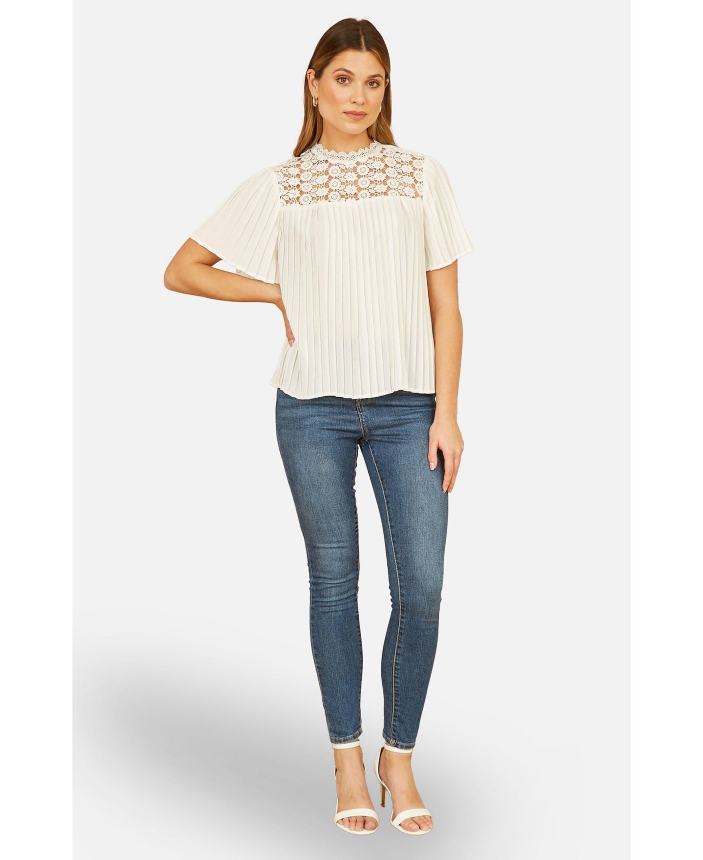 Женский топ Yumi Lace Panel Pleated Short Sleeve, цвет: Белый — фото 2