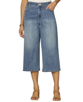 Petite High-Rise Seamless Floral Embroidery Capri Jeans