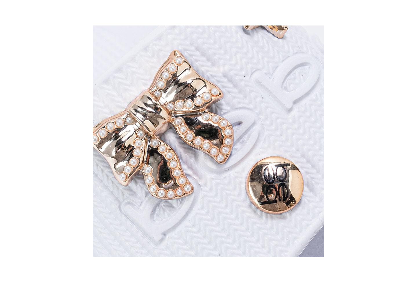 Сандалии Bebe EVA Slide – Lightweight Comfy Slide Sandals with Metal Charms для девочек, цвет: Белый — фото 4