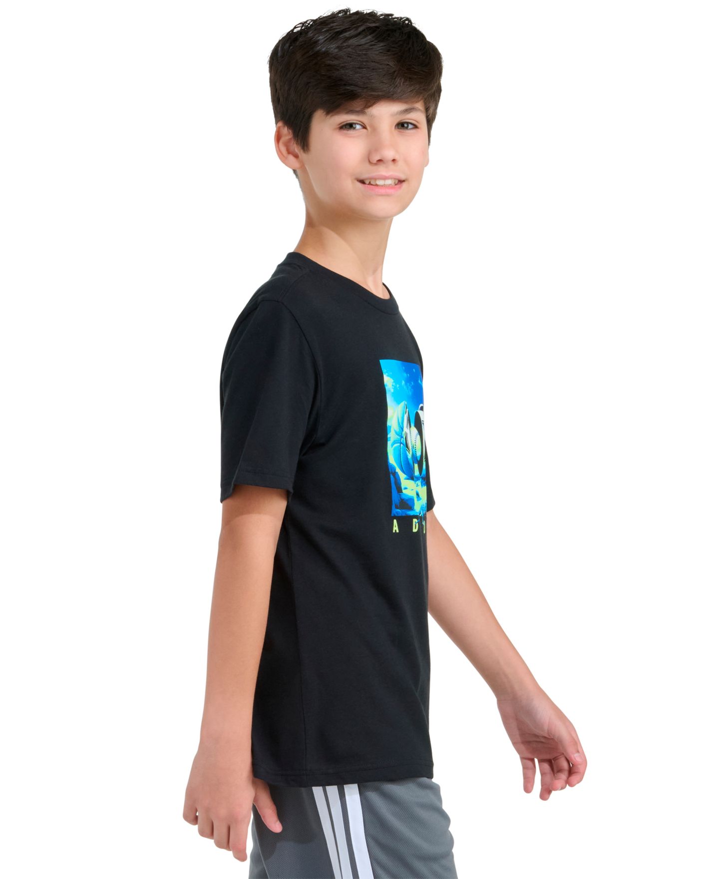 Футболка adidas Short-Sleeve Surreal Sport Nest T-Shirt для мальчиков, цвет: Чёрный — фото 3