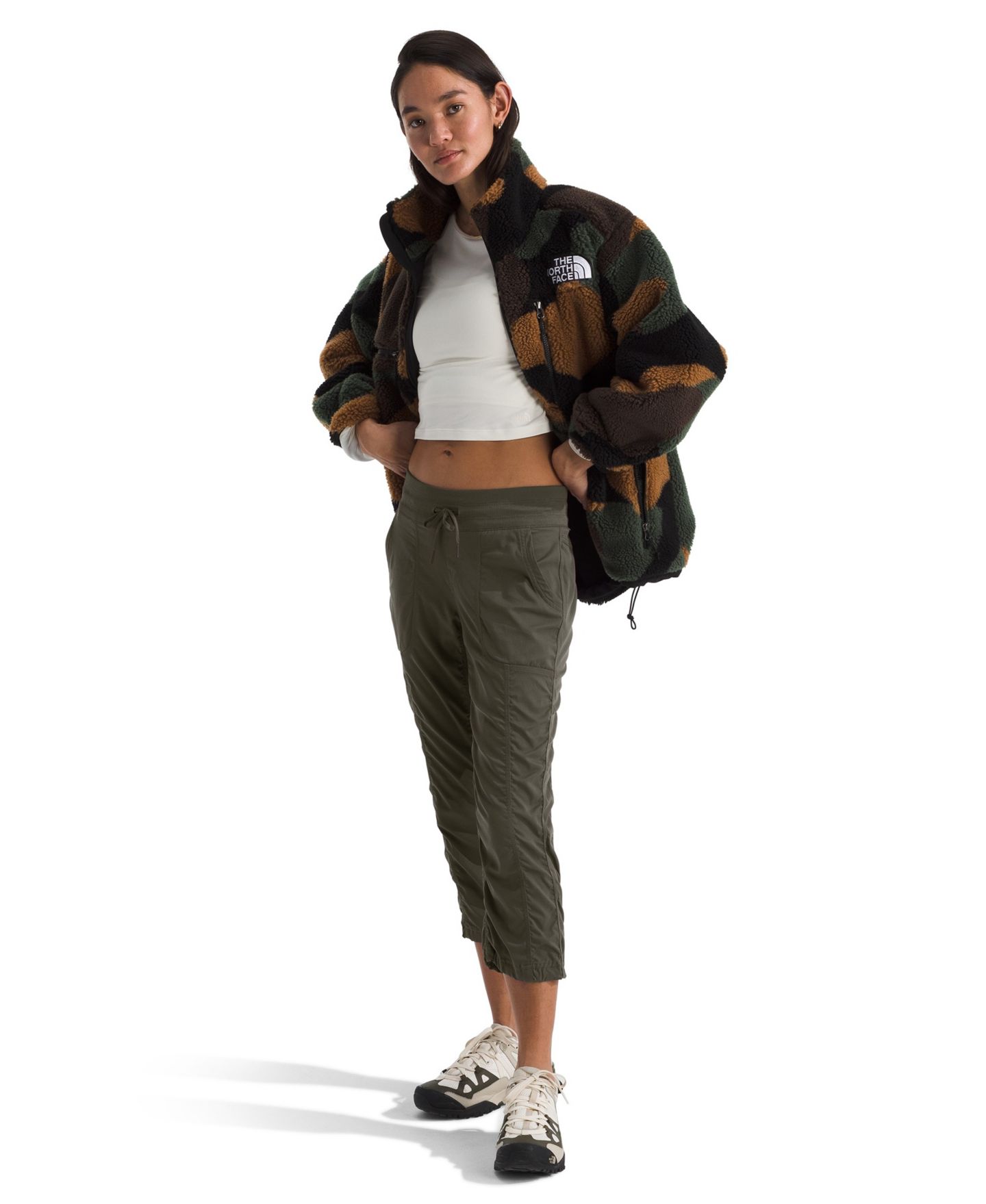 Женские брюки The North Face Aphrodite 2.0 FlashDry™ Capri, цвет: Серо-коричневый зелёный натуральный — фото 1