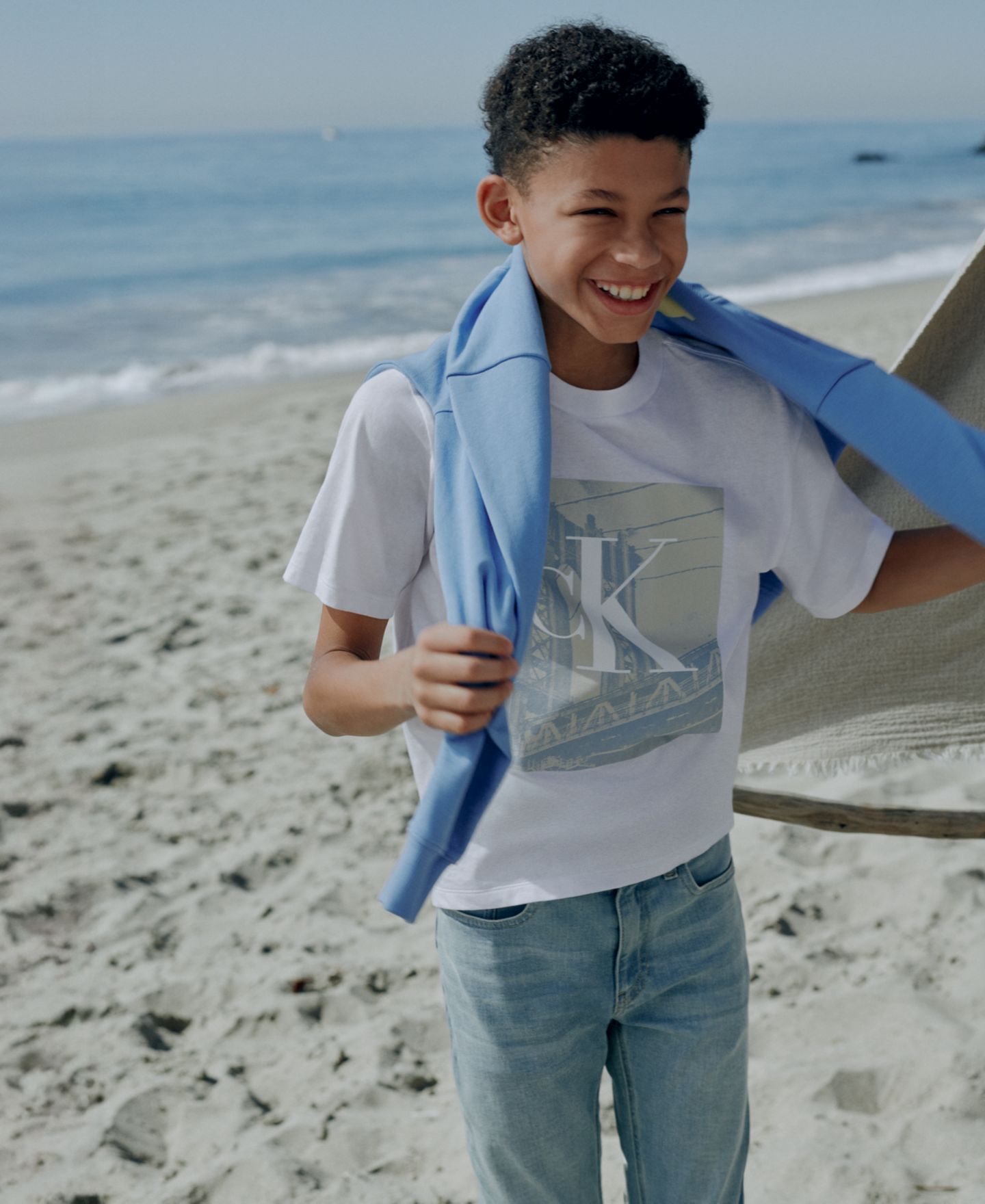 Футболка Calvin Klein Brooklyn Bridge Crewneck для мальчиков, цвет: Белый — фото 9