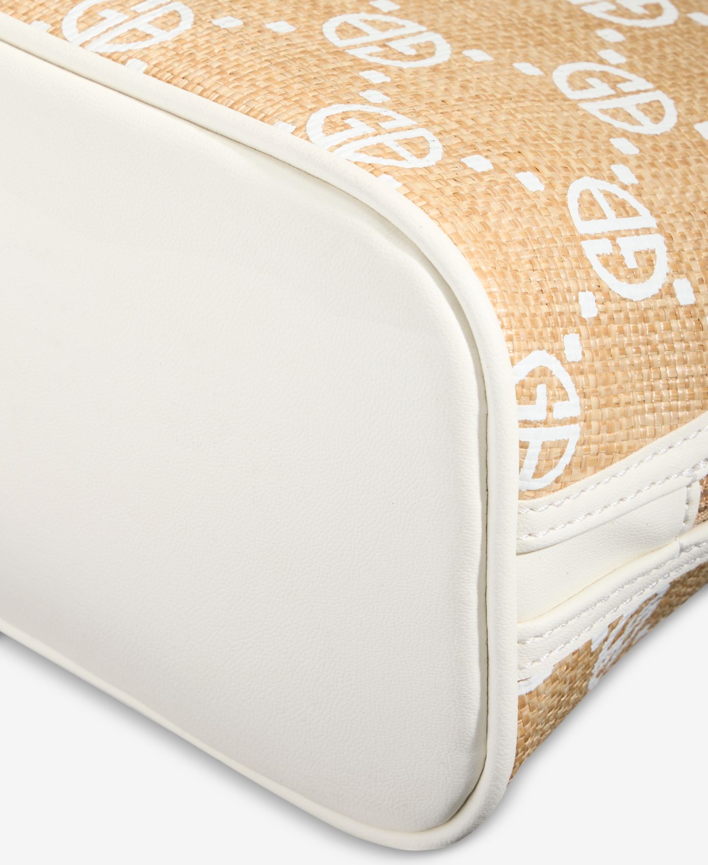 Женская сумка Giani Bernini Belted Monogram Straw Dome Satchel, цвет: Натуральный / Белый — фото 6