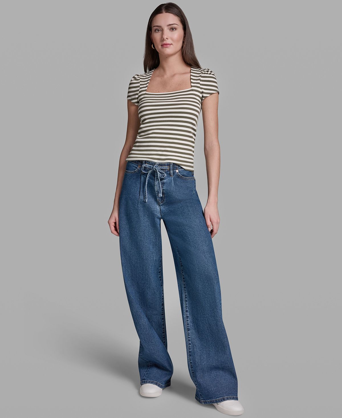 BCBG Women's Mid-Rise Wide-Leg Jeans view 2 — MAYCSS fashion products