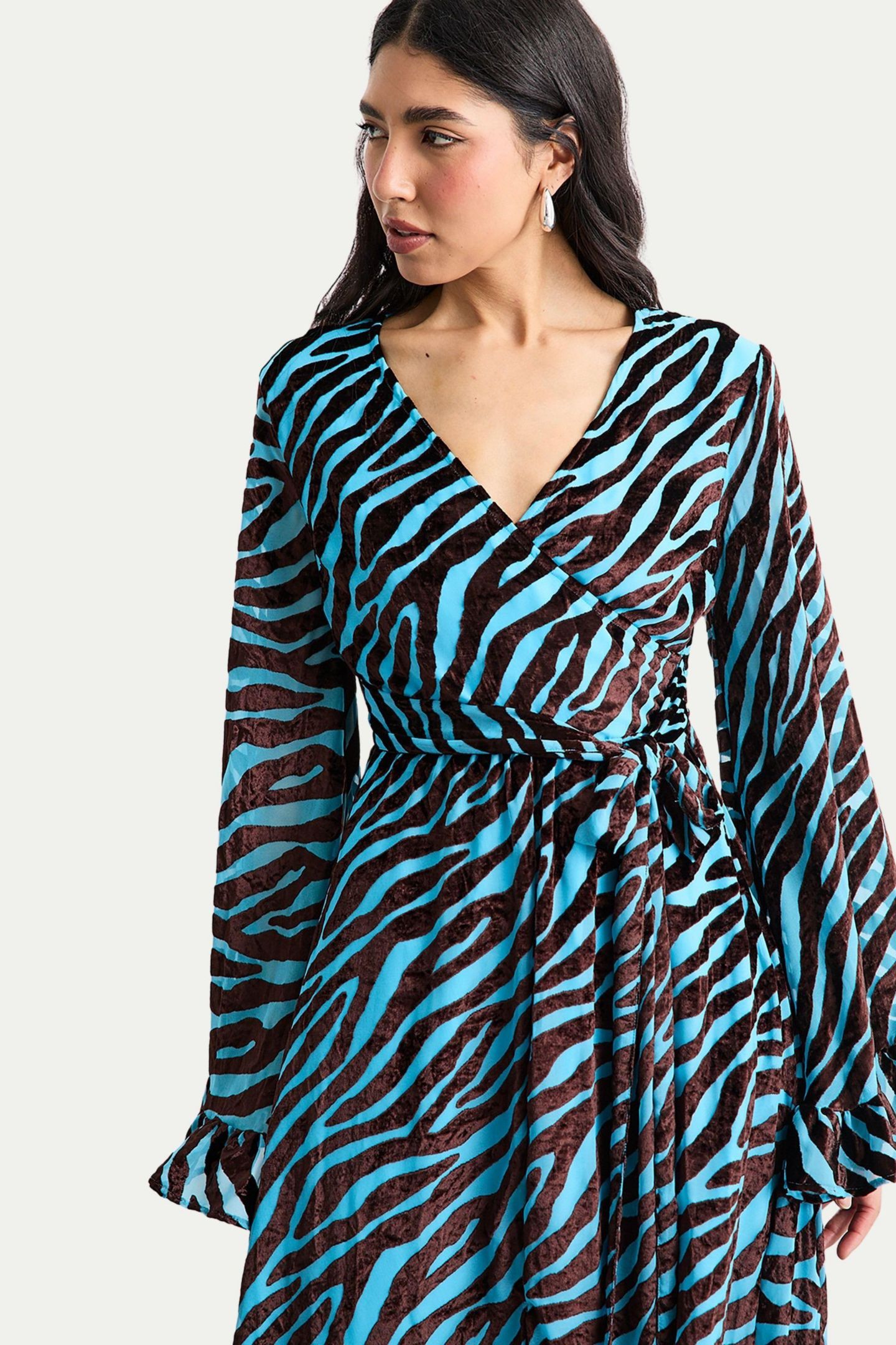 Женское платье Warehouse Burnout Velvet Plunge Maxi, цвет: Синий — фото 4
