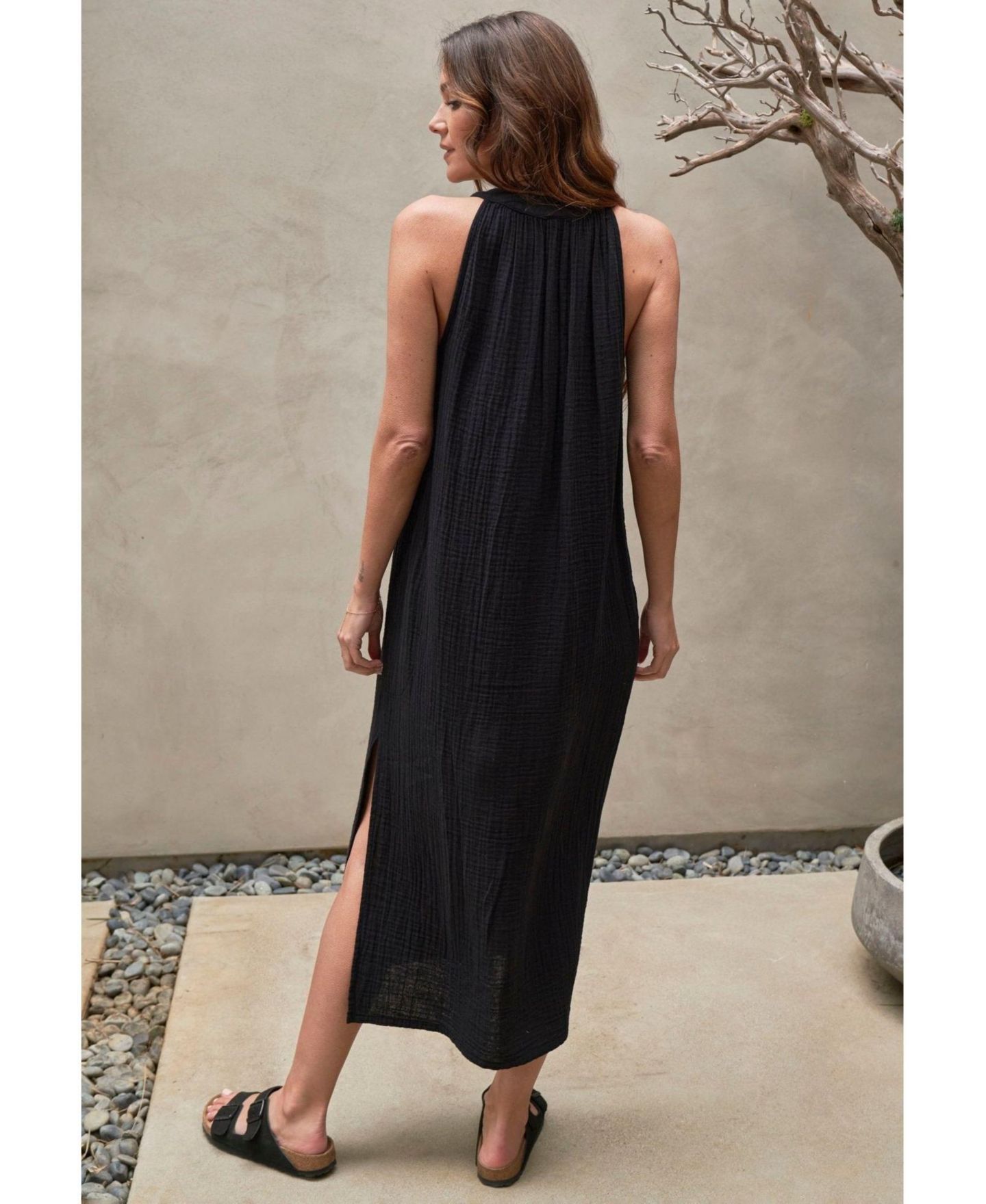 Женское платье Ocean+Main Sleeveless Gauze Midi Dress with Pockets, цвет: Чёрный — фото 4