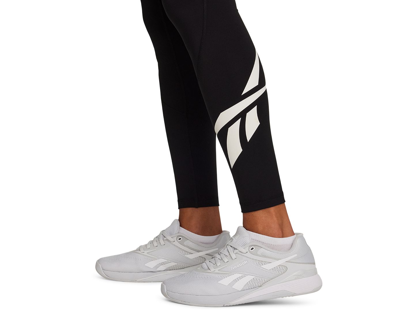 Женские брюки Reebok Mid-Rise Pull-On Body Fit Sports Track Pants, цвет: Чёрный — фото 5