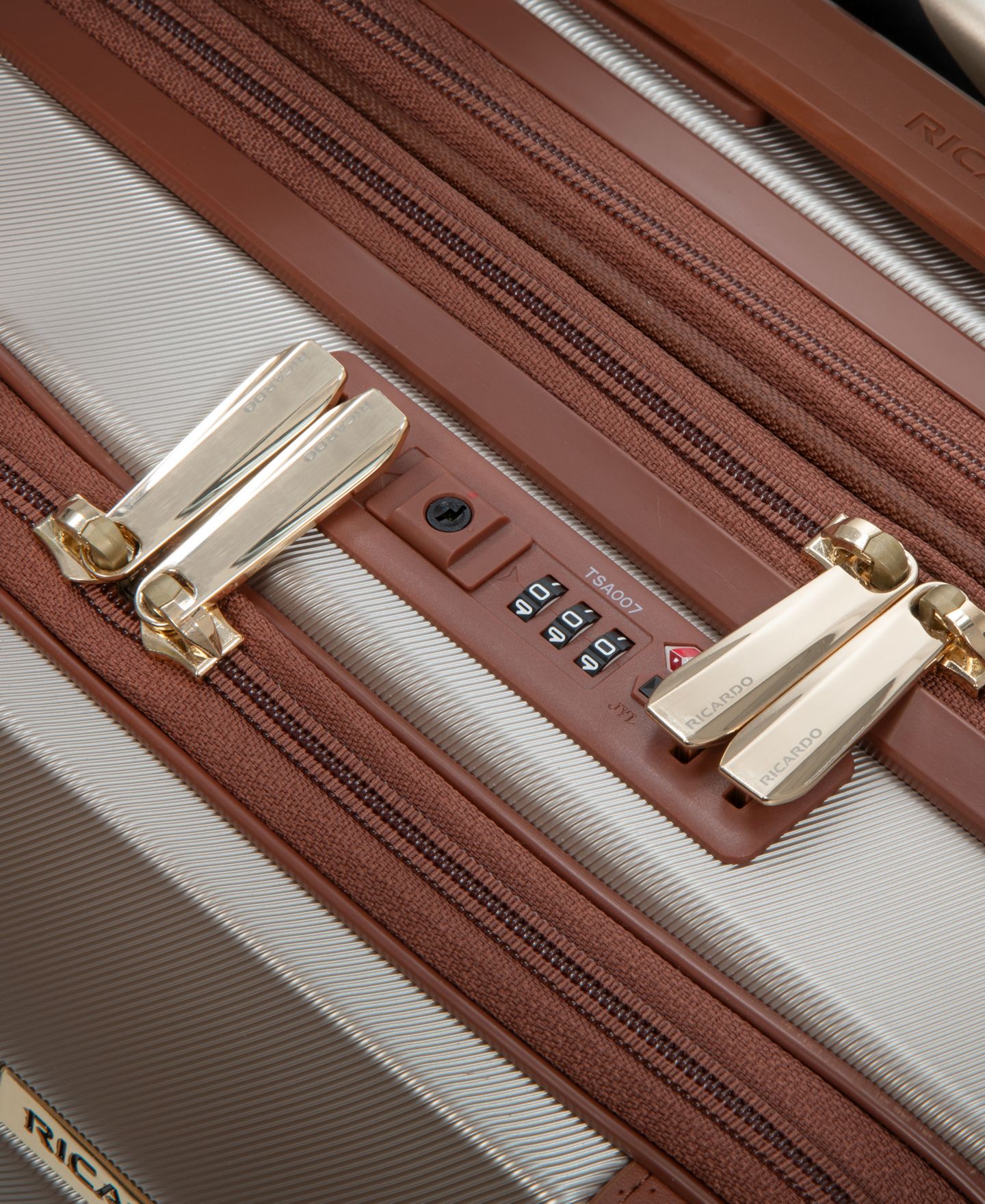 Чемодан Ricardo Montecito 2.0 Fast Access Small Hardside Carry-On Spinner Suitcase, цвет: Шампань — фото 8