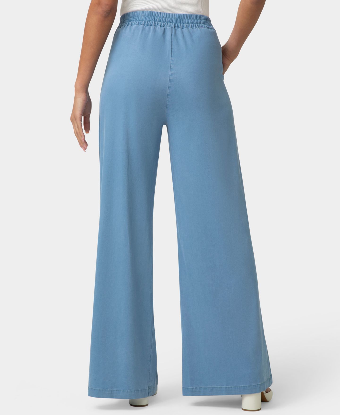Женские брюки Hue Fluid Denim Palazzo Pant, цвет: Шамбре варёный — фото 7