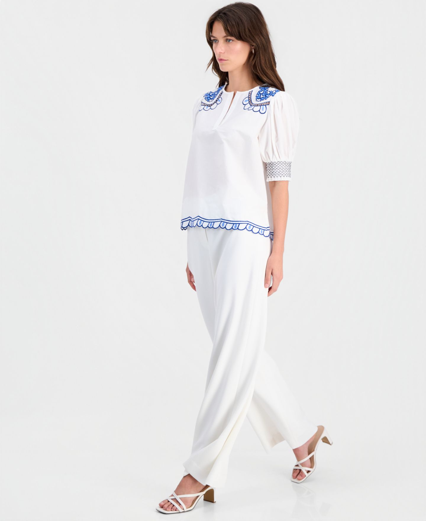 Женский топ T Tahari Cotton Embroidered-Trim Split-Neck, цвет: Белый / Синий — фото 4