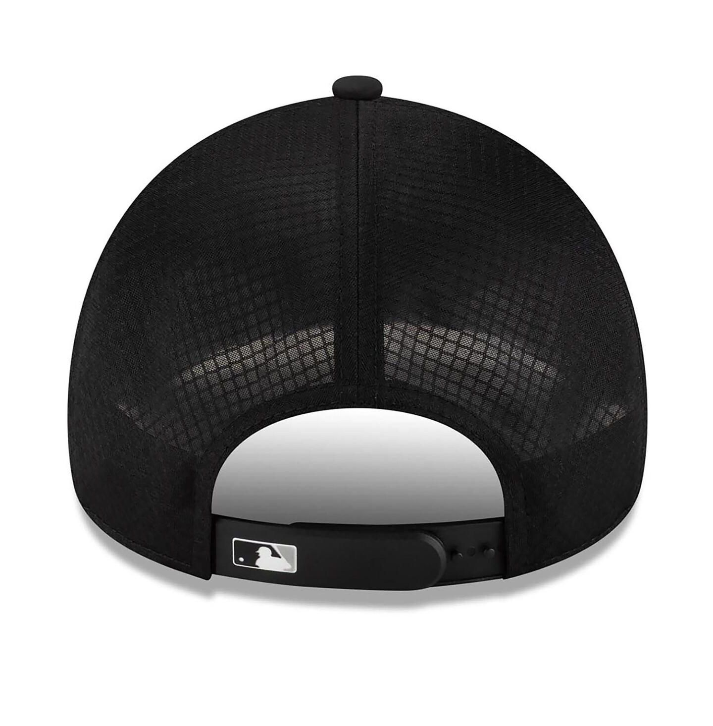 Мужская кепка New Era Black Chicago White Sox 2026 Batting Practice Apex 9FORTY Adjustable Trucker Hat — фото 2