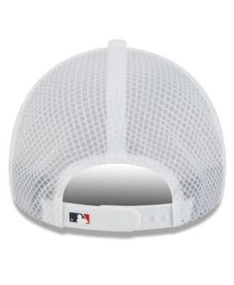 Men's White Cleveland Guardians 2026 Batting Practice Apex 9FORTY Adjustable Trucker Hat