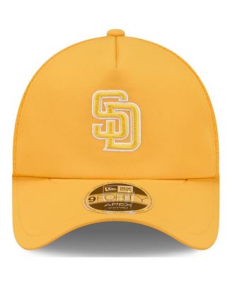 Men's Gold San Diego Padres 2026 Batting Practice Apex 9FORTY Adjustable Trucker Hat