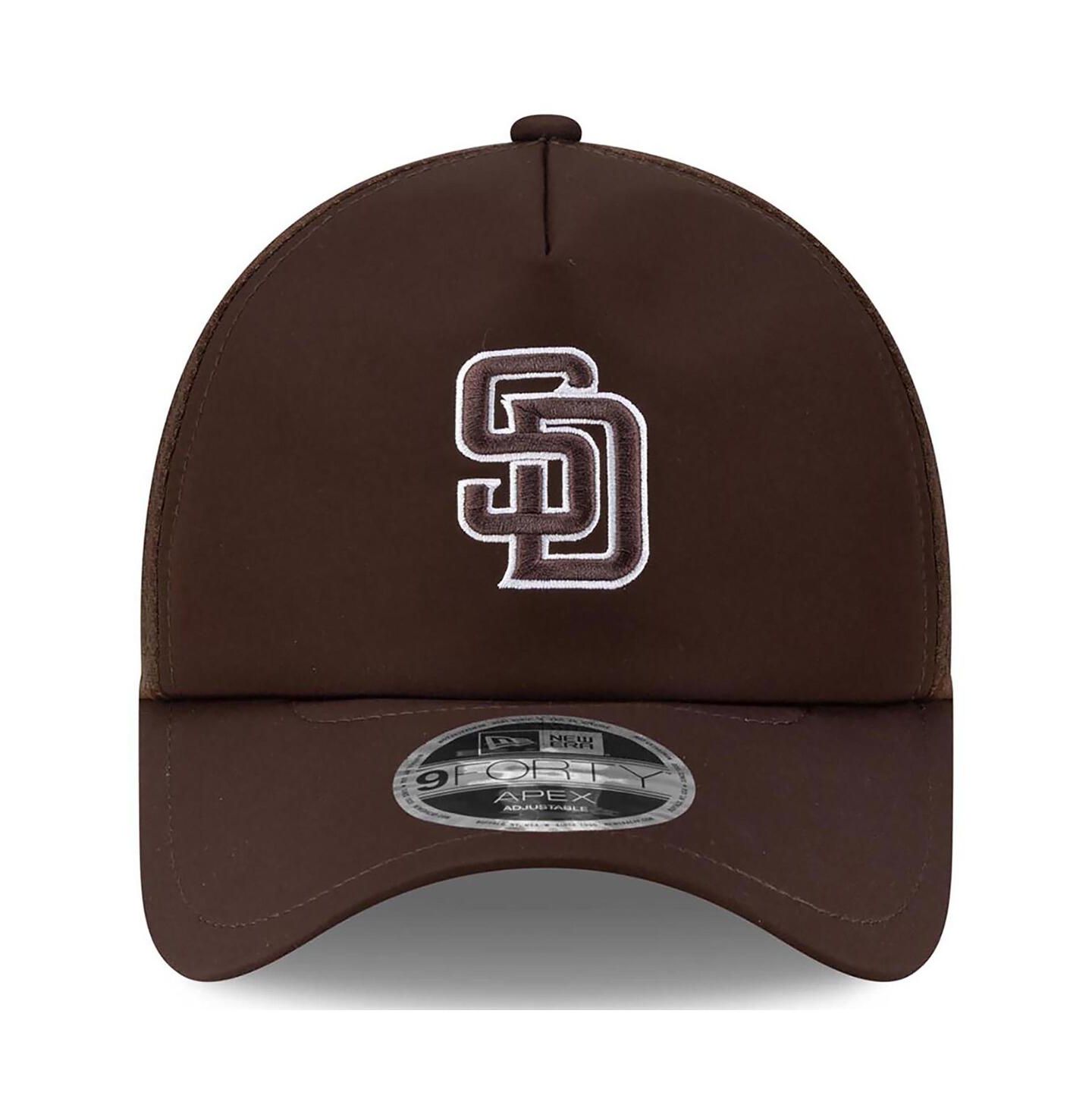 Мужская кепка New Era Brown San Diego Padres 2026 Batting Practice Apex 9FORTY Adjustable Trucker Hat — фото 4