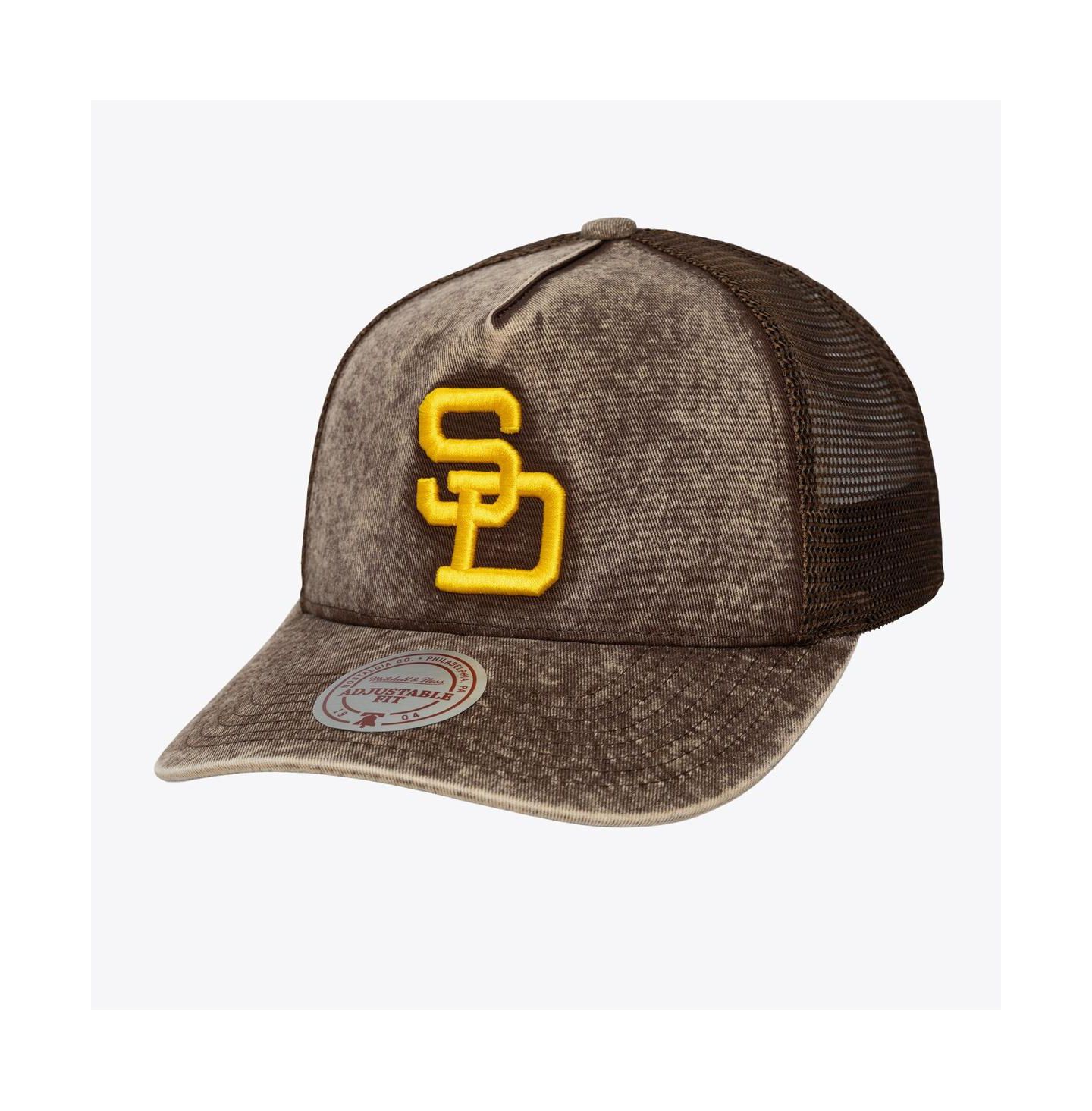 Кепка Mitchell & Ness Brown San Diego Padres Cooperstown Gameday Adjustable Trucker Hat — фото 1