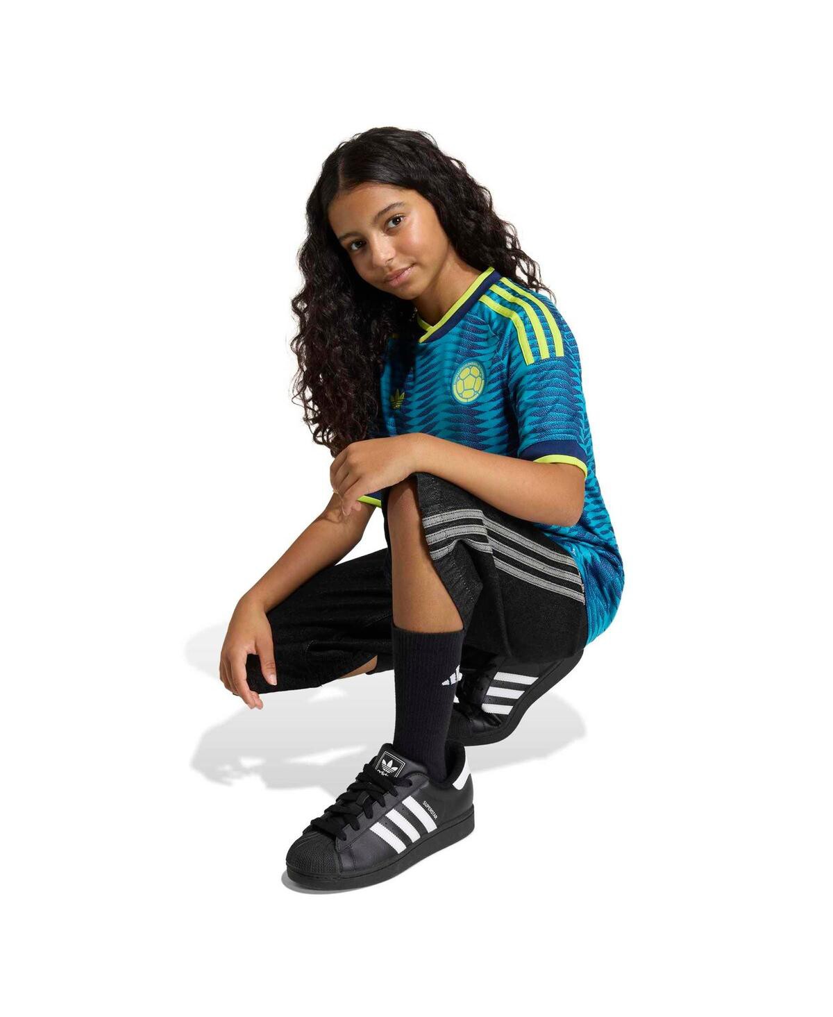 Детская реплика гостевой формы сборной Колумбии adidas FIFA World Cup 2026, бирюзовая — фото 4