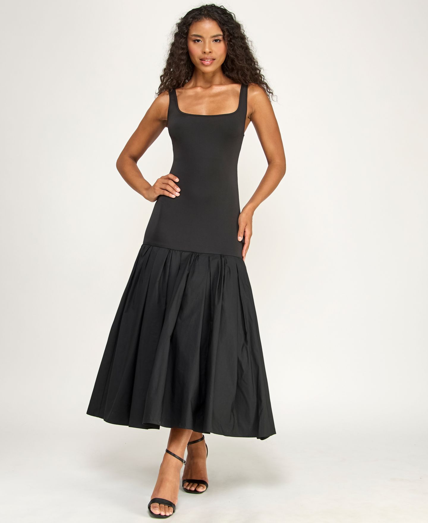 Женское платье Alex & Sophia Juniors' Scoop Neck Shirred Midi, цвет: Чёрный — фото 1