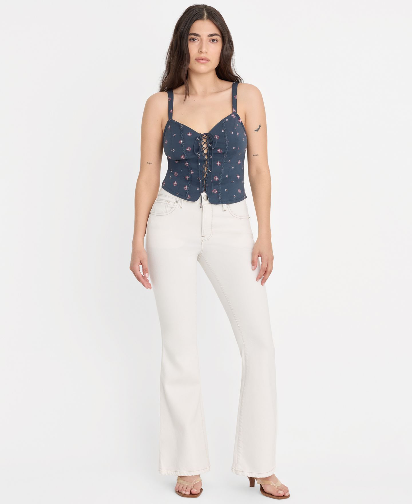 Женские джинсы Good American Petite Dolly Joleans Mid-Rise Flared-Leg, цвет: Винтажный белый — фото 1