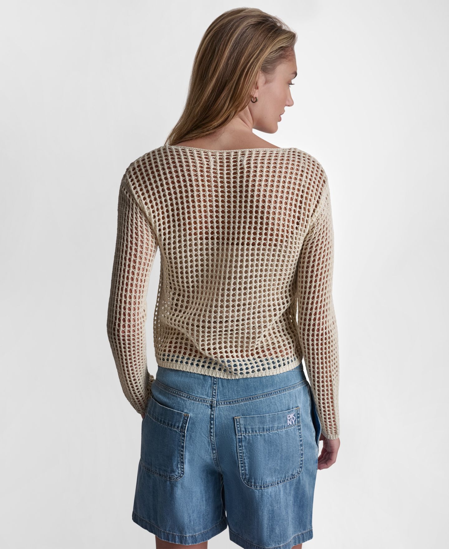 Женский свитер DKNY Jeans Petite Long-Sleeve Pointelle Crochet Open-Stitch Boat Neck Logo, цвет: Сливочный — фото 5