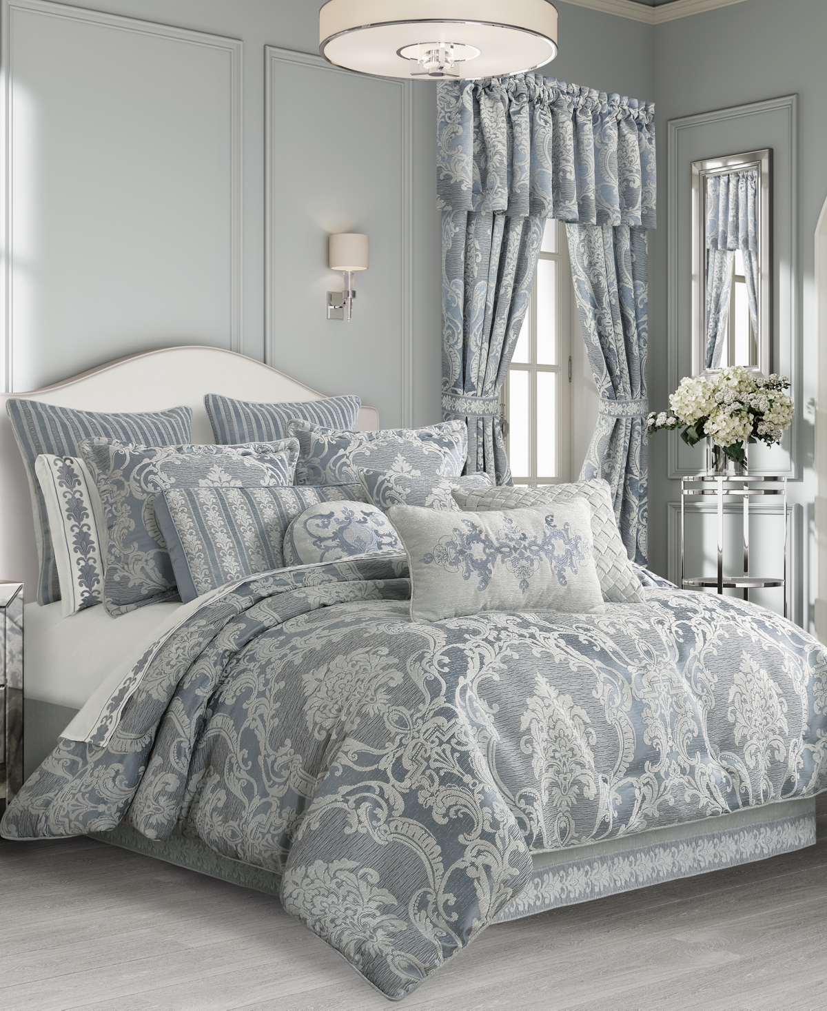 J Queen New York Queensbury Print 4-pc. Comforter Set, Queen In Blue